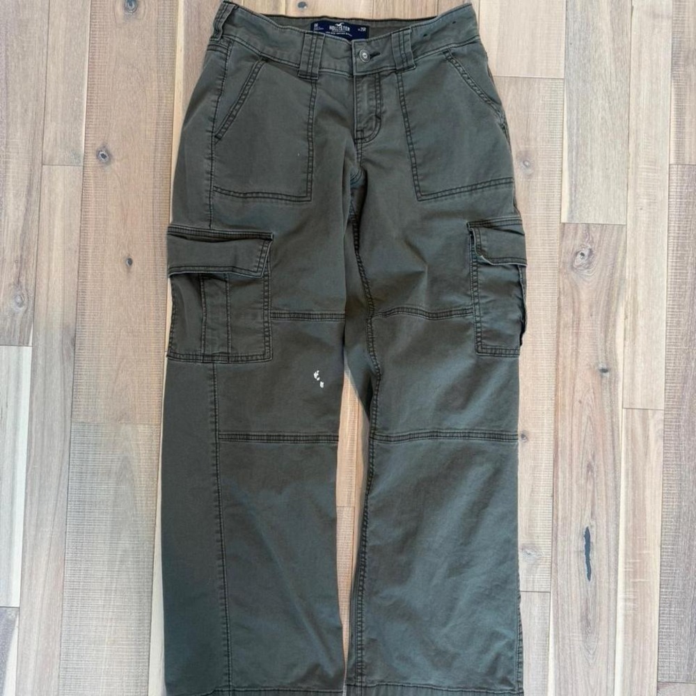 Y2K paint, spider, high-rise, baggy Hollister Co. green cargo pants Size 25